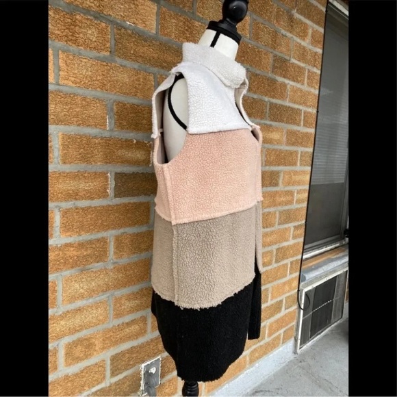 Leuname mar Faux Shearling Contrast
Vest medium - Picture 3 of 9